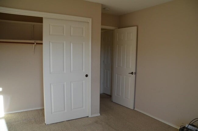 Building Photo - 11201 Dodge Cattle Dr