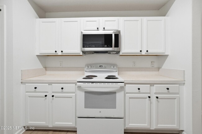 Building Photo - 6081 Maggies Cir