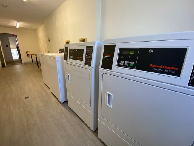 Building Photo - 383 Huse Rd