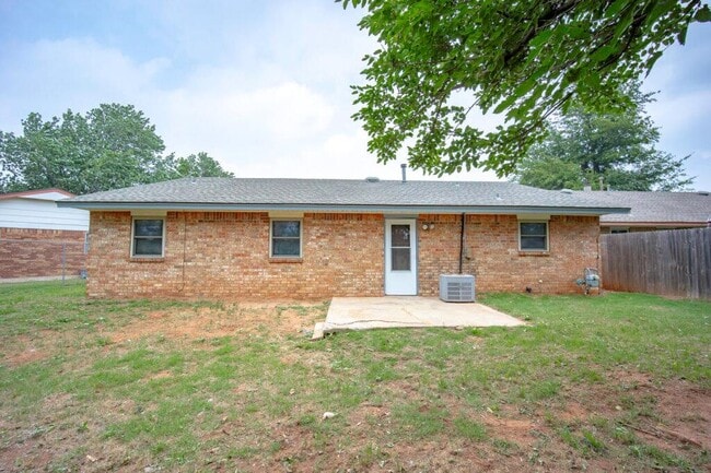 Building Photo - 742 W Juniper Dr