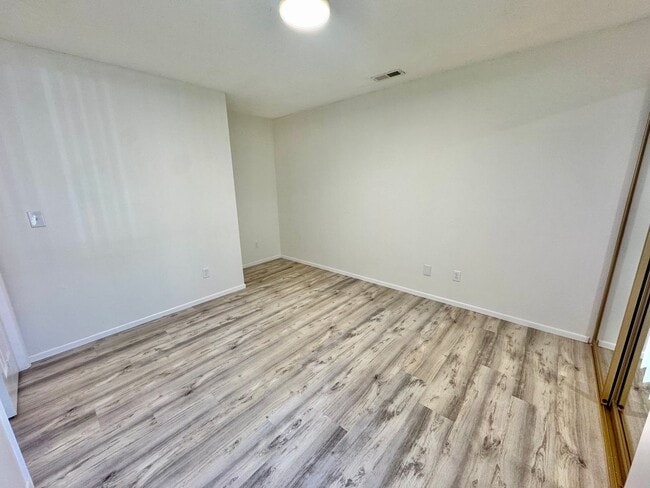 Building Photo - Salmon Creek Condo with Swim, hot tub and ...