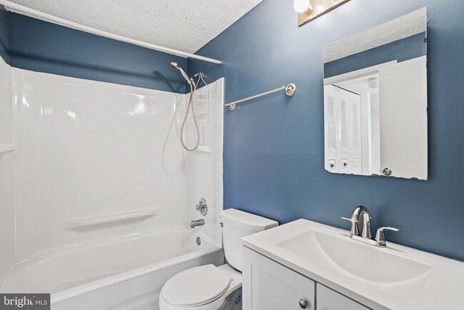 Building Photo - 3525 Laurel View Ct