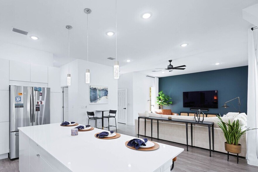 Building Photo - 5631 Heckscher Dr