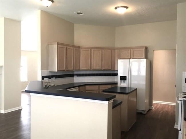 Building Photo - 21630 Wildcroft Dr
