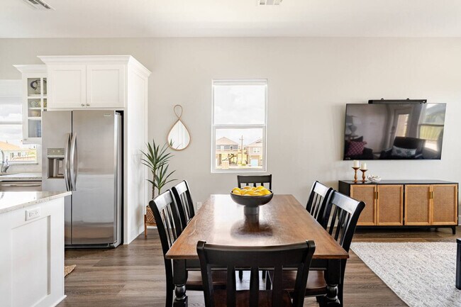 Building Photo - 804 1/2 Johnson Crawford Cir