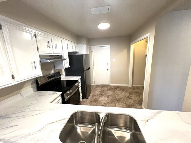 Building Photo - **BEAUTIFUL WHISPERWOOD COMMUNITY CONDO**