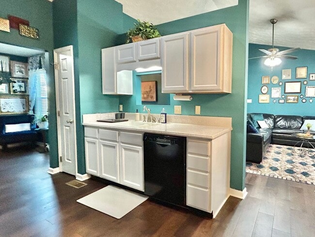 Building Photo - Beautiful 3 bedroom-plus bonus room-2 bath for rent!