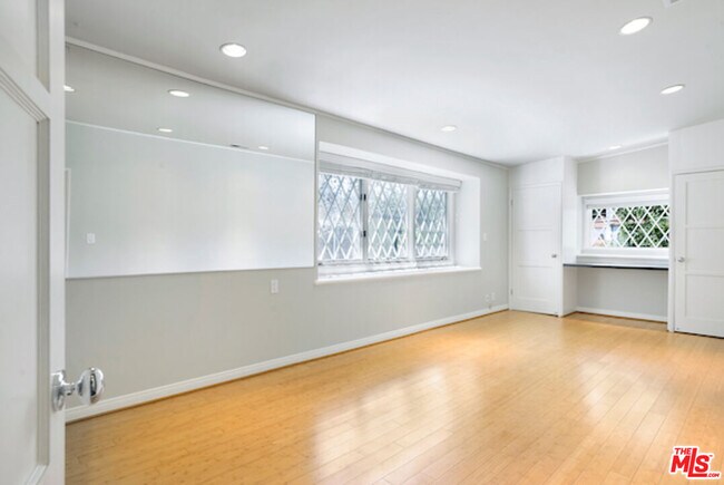 Building Photo - 2326 Canyon Dr
