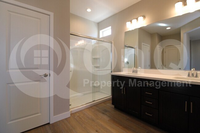Building Photo - 5716 S Romano