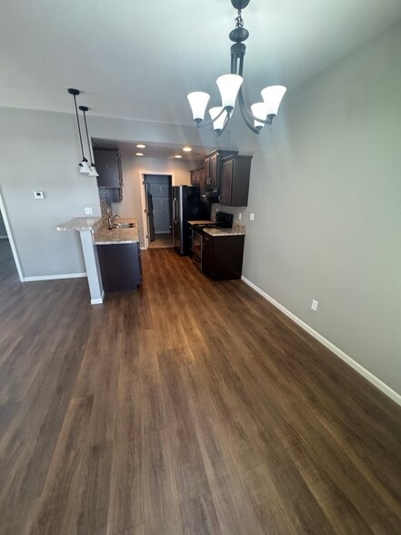 Building Photo - Knipp Drive Apartments