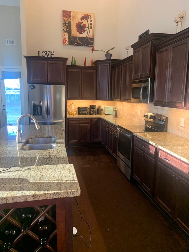 Building Photo - 105 Stonegate Trail