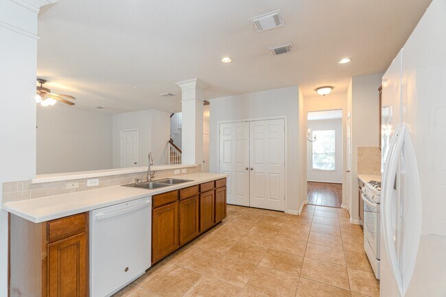 Building Photo - 130 W Montfair Blvd