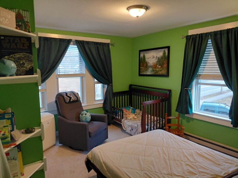 Building Photo - 82 Main St