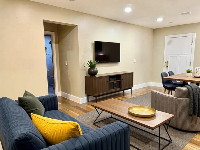 Building Photo - 4 bedroom in Brookline MA 02446