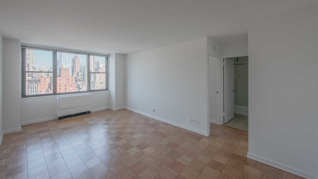 Building Photo - 240 E 27th St