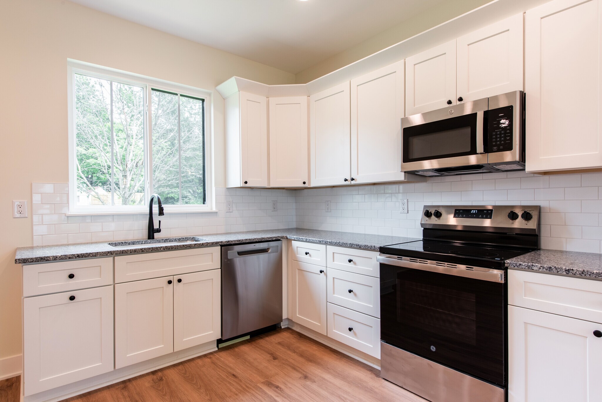 Building Photo - 8301 Acme Way