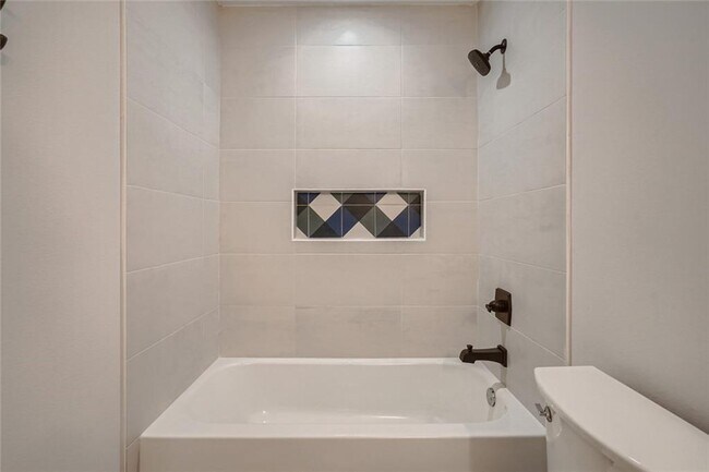 Building Photo - 6204 Shadow Valley Dr