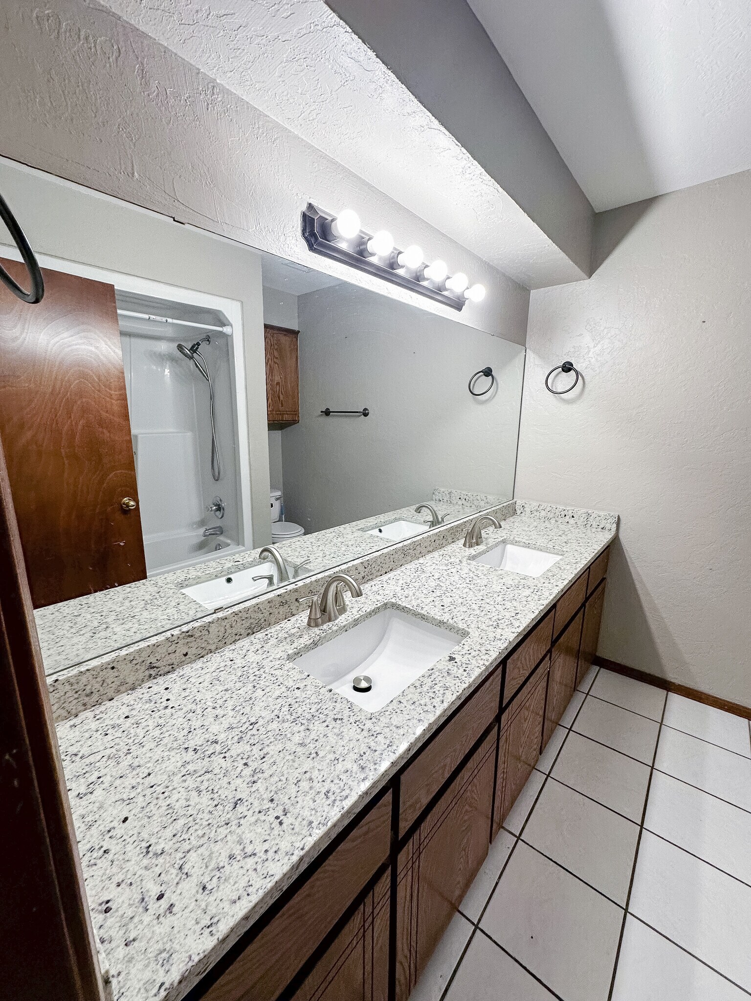 Building Photo - 4510 SW Wendy Dr