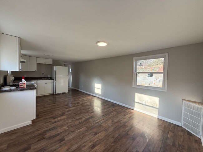 Building Photo - 2 Bedroom 1 Bath Home located in Greeneville, TN