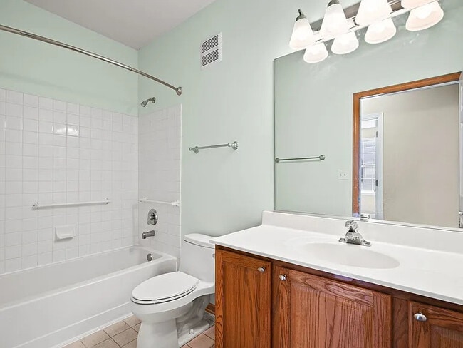 Building Photo - 2568 Golf Ridge Cir