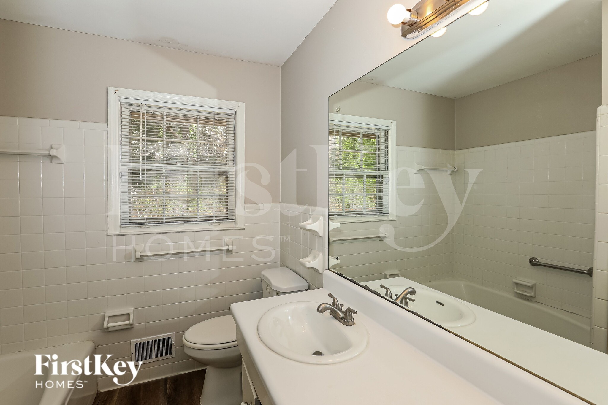 Building Photo - 3605 Carriage Way