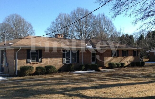 Building Photo - 4020 Matthews-Mint Hill Rd