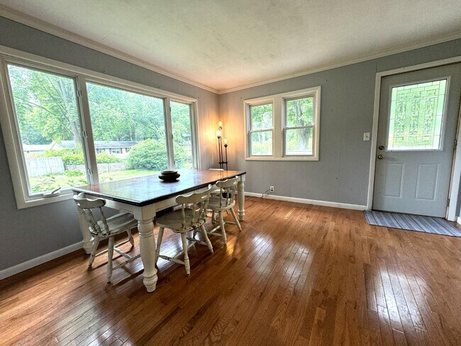 Building Photo - 144 Waukazoo Dr
