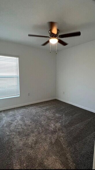 Building Photo - 409 Three Oaks Dr