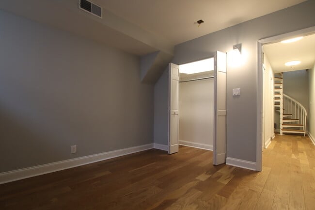 Building Photo - 1712 Mt Vernon St