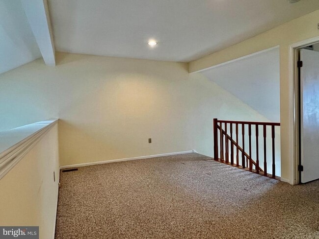 Building Photo - 5 Emily Ct