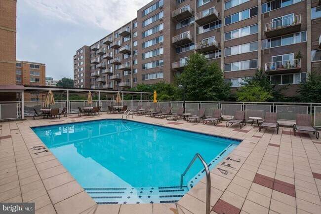 Building Photo - 355 I St SW