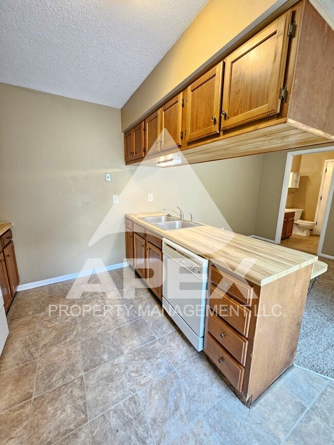 Building Photo - NICE - 2 Bedroom 1.5 Bath Townhouse WEST o...