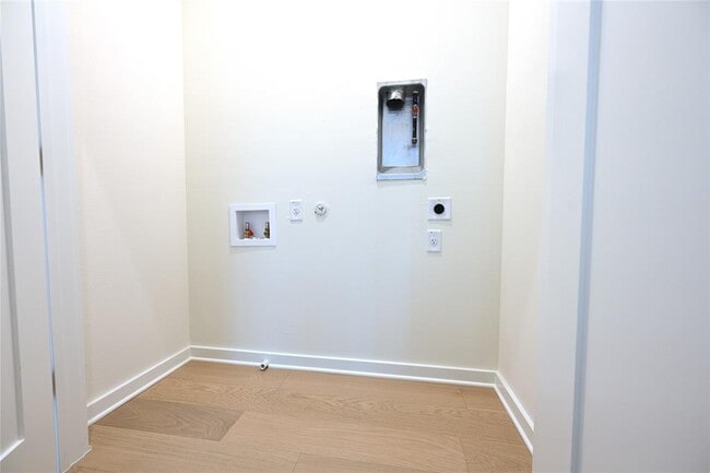 Building Photo - 4410 Glomar Ave