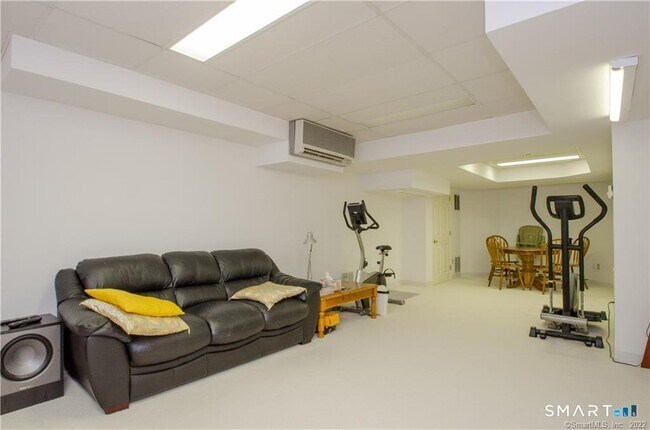 Building Photo - 4 Buckingham Ln