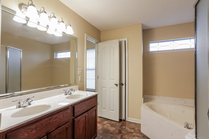 Building Photo - 4088 Carroll Dr