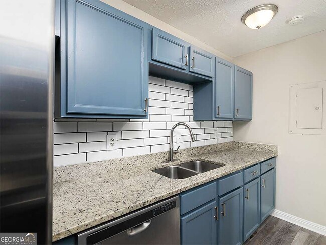 Building Photo - 3874 Mulkey Cir SW