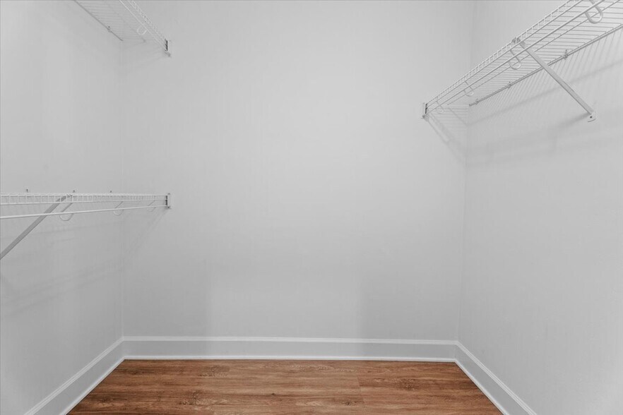 Building Photo - 10982 Roebling Ave