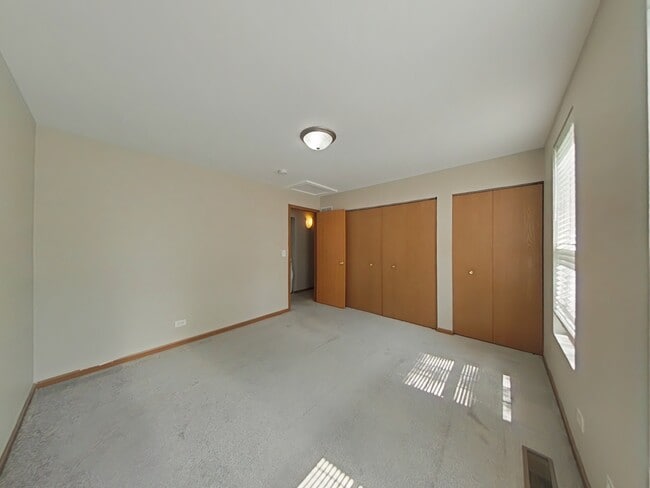 Building Photo - 1101 Symphony Dr