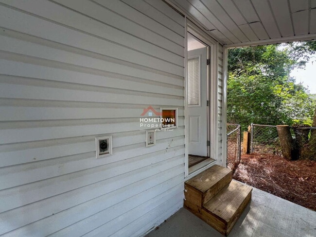 Building Photo - 2265 Klinger St