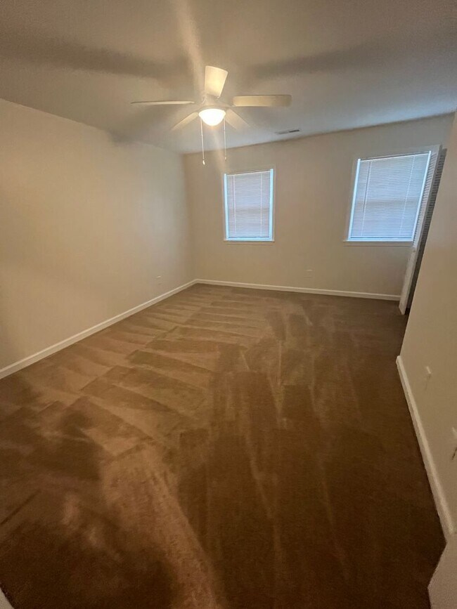 Building Photo - 228 Bridgefield Pl