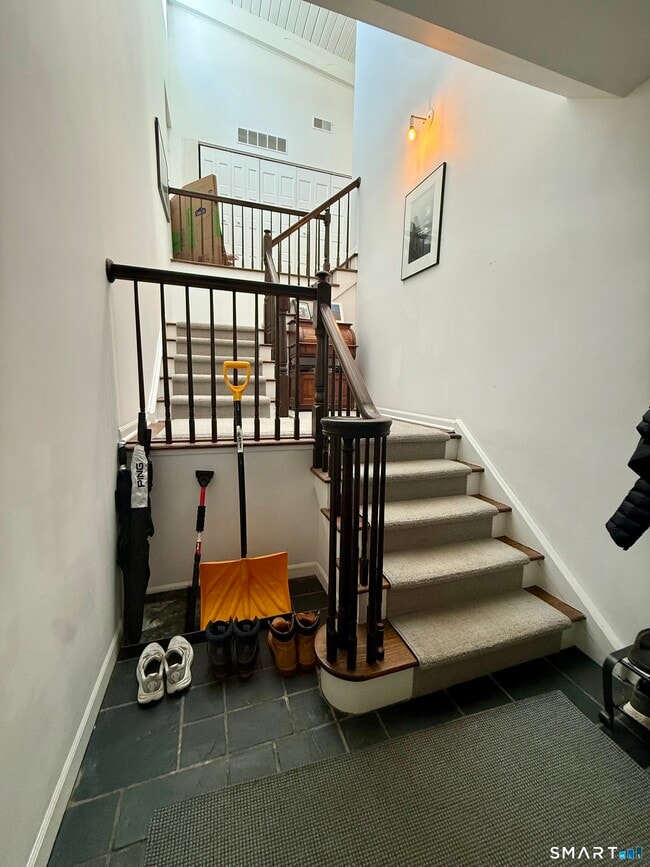 Building Photo - 85 Ledgebrook Dr