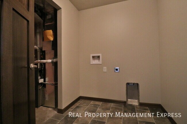 Building Photo - 3512 Chatham St