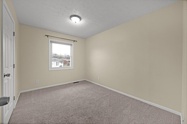 Building Photo - 611 Harvard Dr