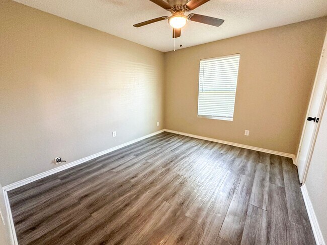 Building Photo - 3 Bedroom House in Hewitt - Midway ISD