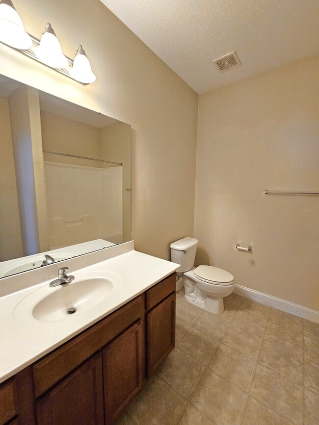 Building Photo - 20 Roselite Cir