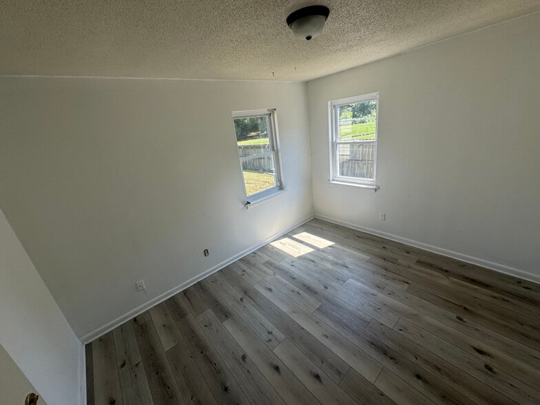 Building Photo - 1317 Hendrix Dr