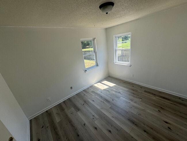 Building Photo - 1317 Hendrix Dr