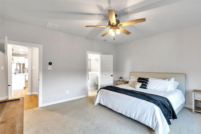 Building Photo - Beautiful 3-bedroom, 2.5 bath home with 2-car garage featuring an open floor plan in the heart of...