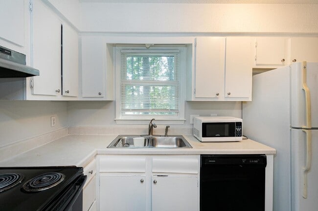 Building Photo - 121 Noel Ann Ct