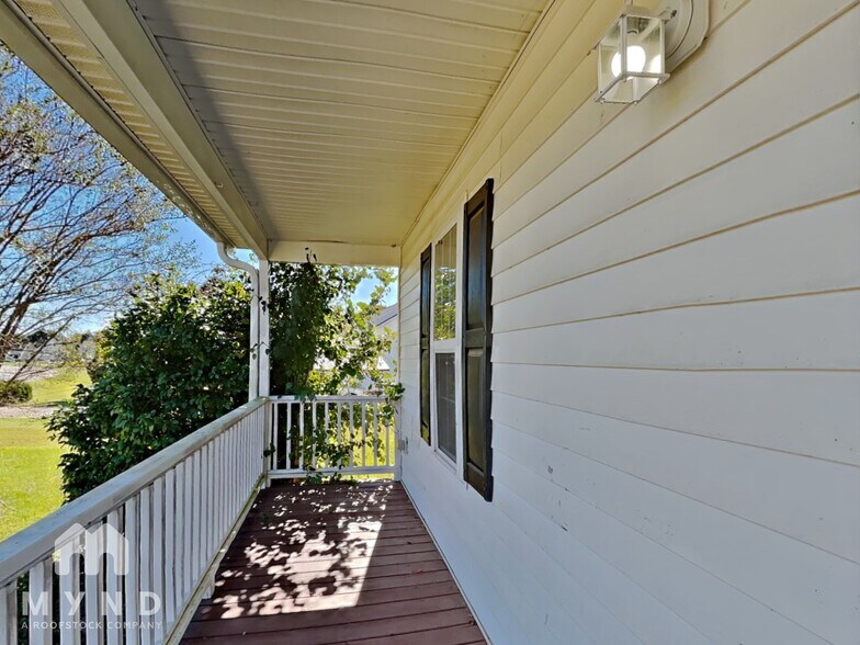 Building Photo - 204 Skylar Ln